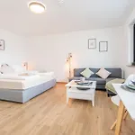 Modernes Studio-apartment Mit Balkon Und Privatem Stellplatz Fuer Bis Zu 4 Personen Nur Wenige Minuten Von Der Innenstadt & Mosel Entfernt Koblenz (Rhineland-Palatinate)