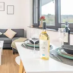 Apartment Modernes Studio-apartment Mit Balkon Und Privatem Stellplatz Fuer Bis Zu 4 Personen Nur Wenige Minuten Von Der Innenstadt & Mosel Entfernt Koblenz (Rhineland-Palatinate)