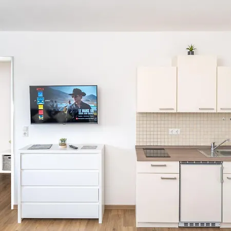 Modernes Studio-apartment Mit Balkon Und Privatem Stellplatz Fuer Bis Zu 4 Personen Nur Wenige Minuten Von Der Innenstadt & Mosel Entfernt 코블렌츠