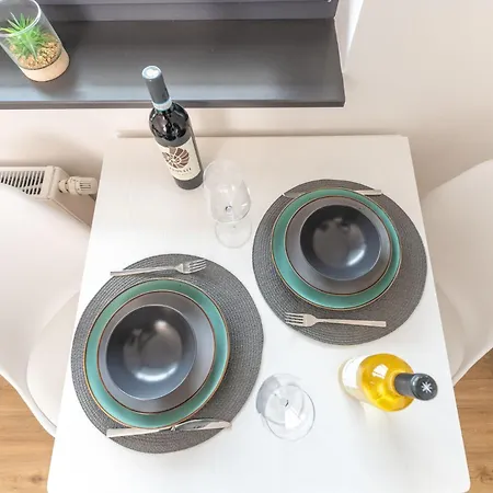 Modernes Studio-apartment Mit Balkon Und Privatem Stellplatz Fuer Bis Zu 4 Personen Nur Wenige Minuten Von Der Innenstadt & Mosel Entfernt 아파트 코블렌츠