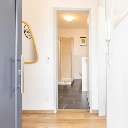 Appartement Modernes Studio-apartment Mit Balkon Und Privatem Stellplatz Fuer Bis Zu 4 Personen Nur Wenige Minuten Von Der Innenstadt & Mosel Entfernt *