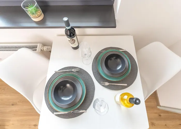 Modernes Studio-apartment Mit Balkon Und Privatem Stellplatz Fuer Bis Zu 4 Personen Nur Wenige Minuten Von Der Innenstadt & Mosel Entfernt Apartment Koblenz (Rhineland-Palatinate)