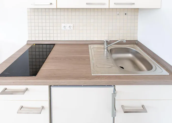 Apartamento Modernes Studio-apartment Mit Balkon Und Privatem Stellplatz Für Bis Zu 4 Personen Nur Wenige Minuten Von Der Innenstadt&mosel Entfernt *
